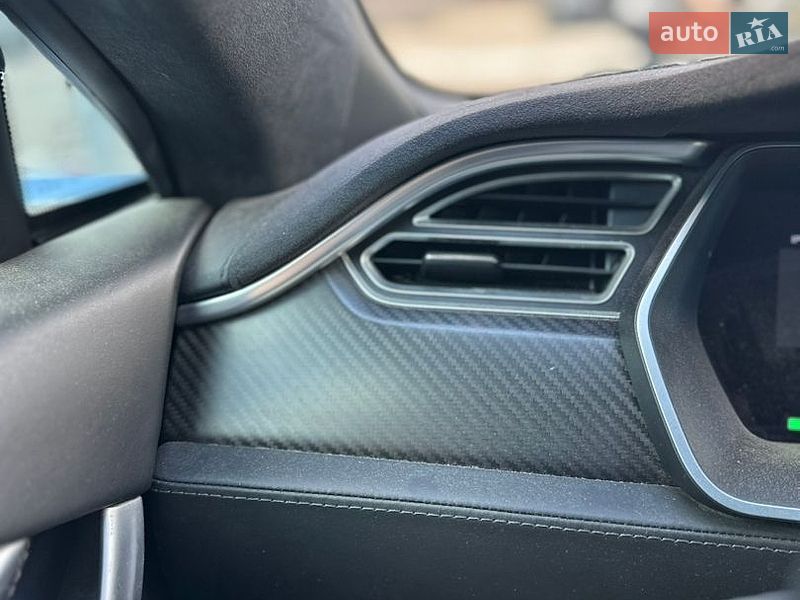 Ліфтбек Tesla Model S 2016 в Києві