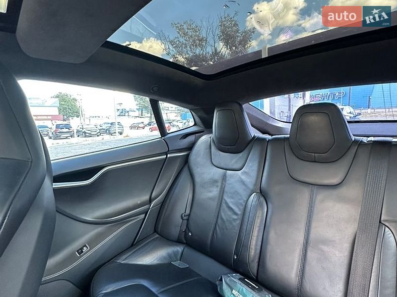 Ліфтбек Tesla Model S 2016 в Києві