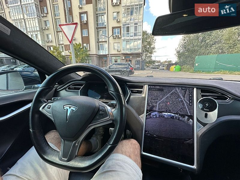 Ліфтбек Tesla Model S 2016 в Києві