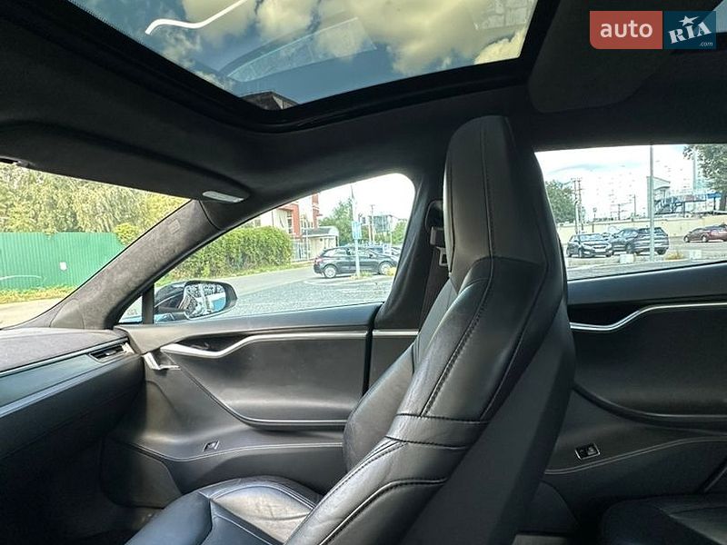 Ліфтбек Tesla Model S 2016 в Києві