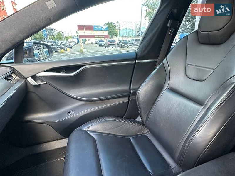 Лифтбек Tesla Model S 2016 в Киеве