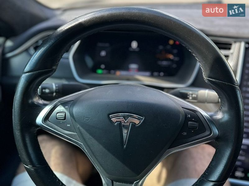 Ліфтбек Tesla Model S 2016 в Києві