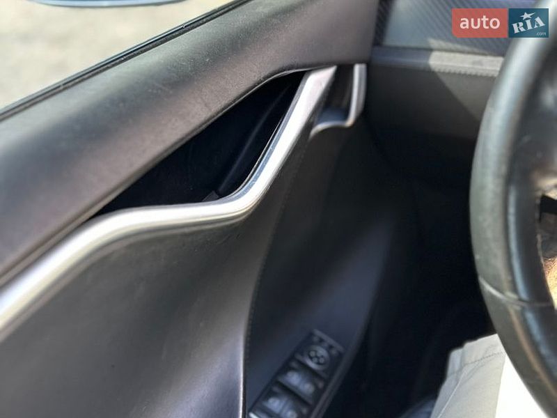 Лифтбек Tesla Model S 2016 в Киеве