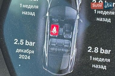 Ліфтбек Tesla Model S 2016 в Києві