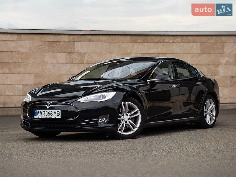 Tesla Model S 2014