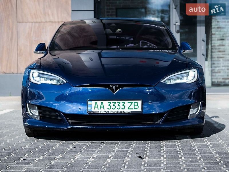 Ліфтбек Tesla Model S 2015 в Києві