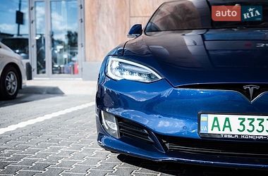 Ліфтбек Tesla Model S 2015 в Києві