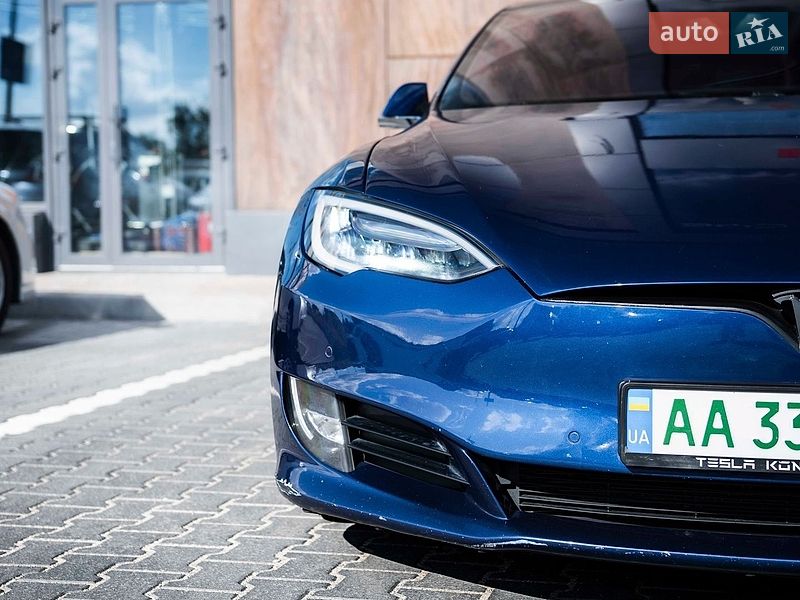 Ліфтбек Tesla Model S 2015 в Києві