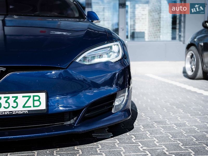 Ліфтбек Tesla Model S 2015 в Києві