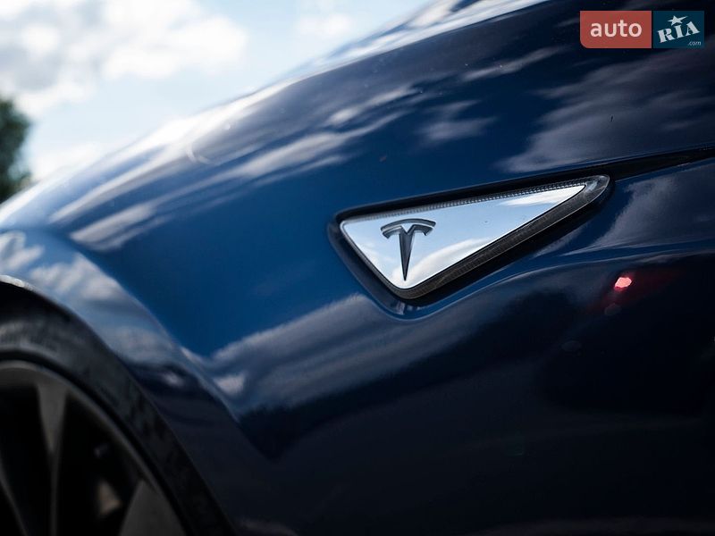 Ліфтбек Tesla Model S 2015 в Києві