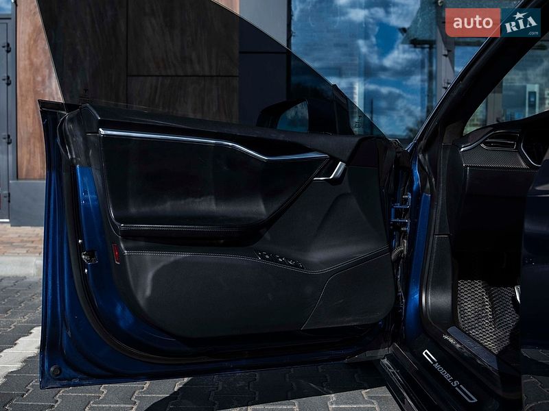 Ліфтбек Tesla Model S 2015 в Києві