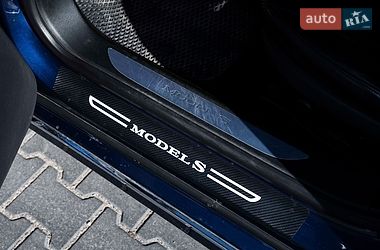 Ліфтбек Tesla Model S 2015 в Києві