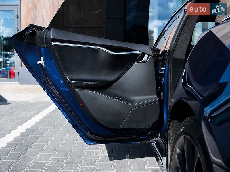 Ліфтбек Tesla Model S 2015 в Києві