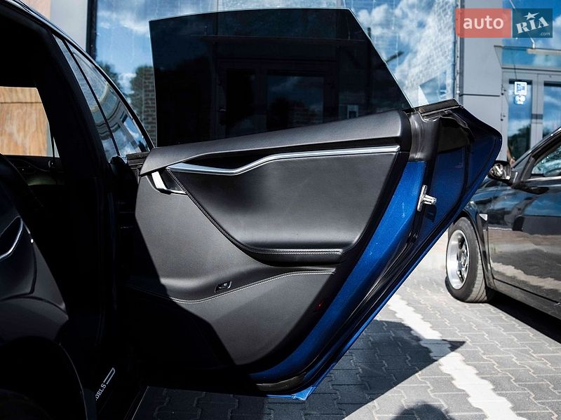 Ліфтбек Tesla Model S 2015 в Києві