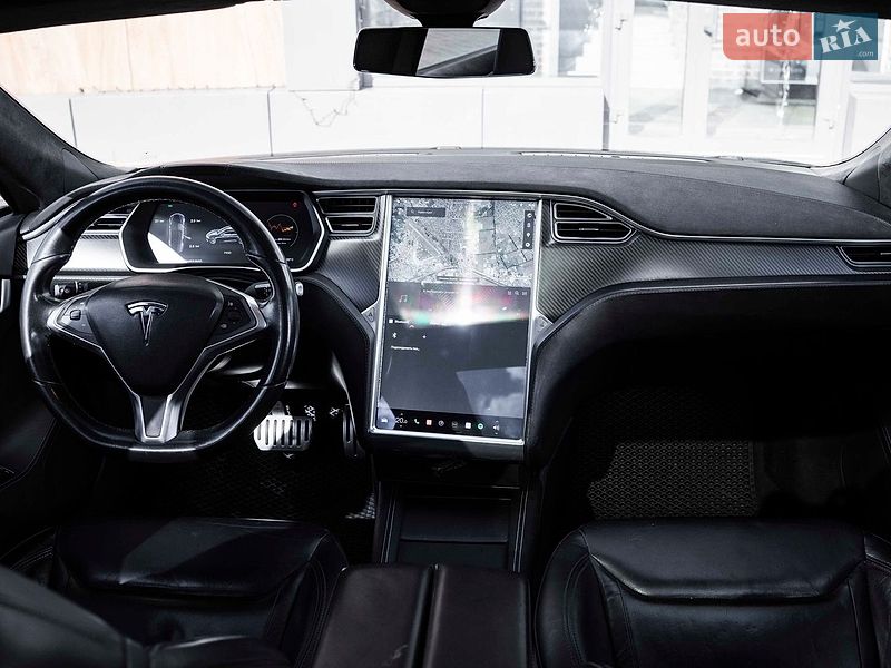 Ліфтбек Tesla Model S 2015 в Києві