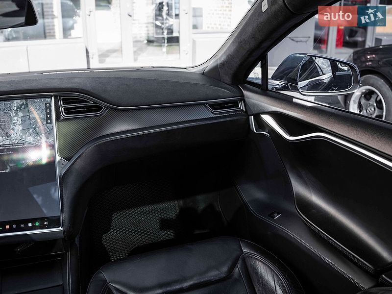 Ліфтбек Tesla Model S 2015 в Києві