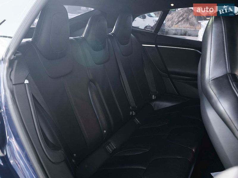 Ліфтбек Tesla Model S 2015 в Києві