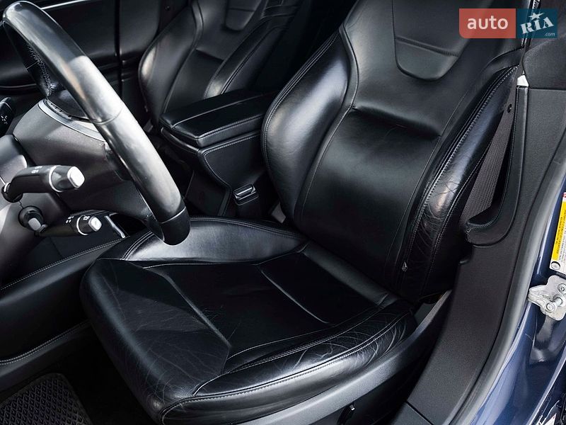 Ліфтбек Tesla Model S 2015 в Києві