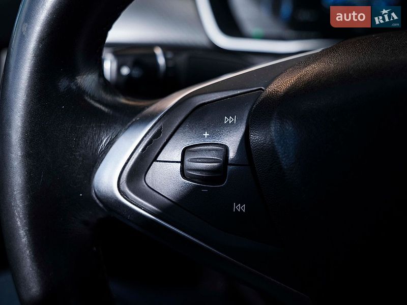 Ліфтбек Tesla Model S 2015 в Києві