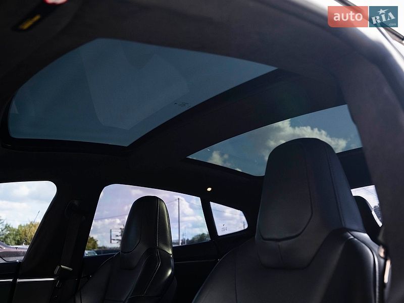 Ліфтбек Tesla Model S 2015 в Києві
