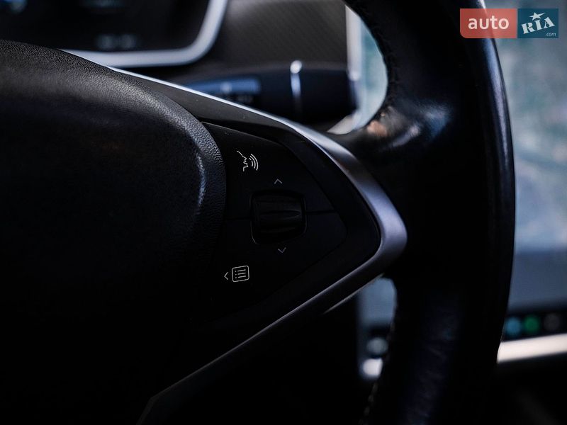 Ліфтбек Tesla Model S 2015 в Києві
