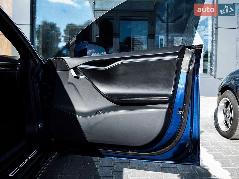 Ліфтбек Tesla Model S 2015 в Києві