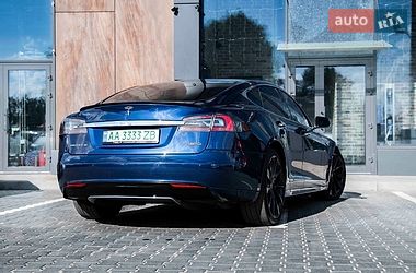 Ліфтбек Tesla Model S 2015 в Києві