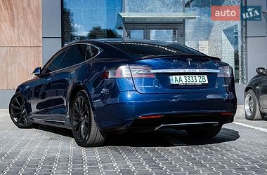 Ліфтбек Tesla Model S 2015 в Києві