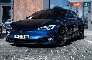 Ліфтбек Tesla Model S 2015 в Києві