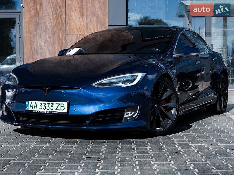Ліфтбек Tesla Model S 2015 в Києві