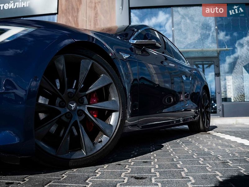 Ліфтбек Tesla Model S 2015 в Києві
