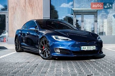 Ліфтбек Tesla Model S 2015 в Києві