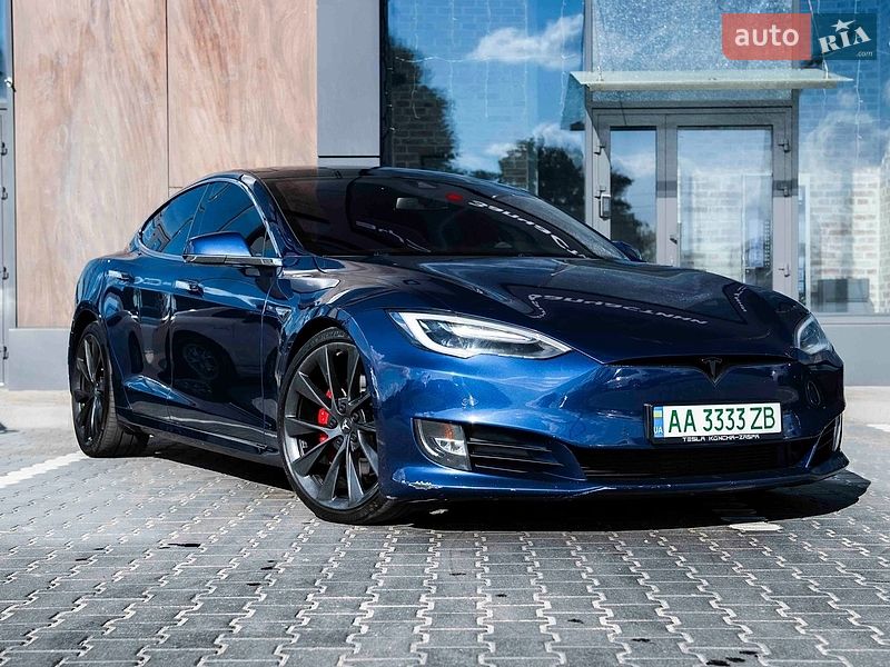 Ліфтбек Tesla Model S 2015 в Києві