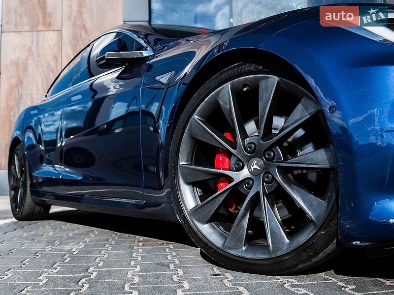 Ліфтбек Tesla Model S 2015 в Києві