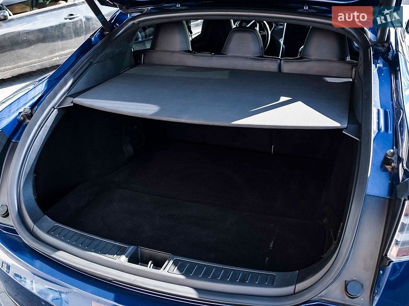 Ліфтбек Tesla Model S 2015 в Києві