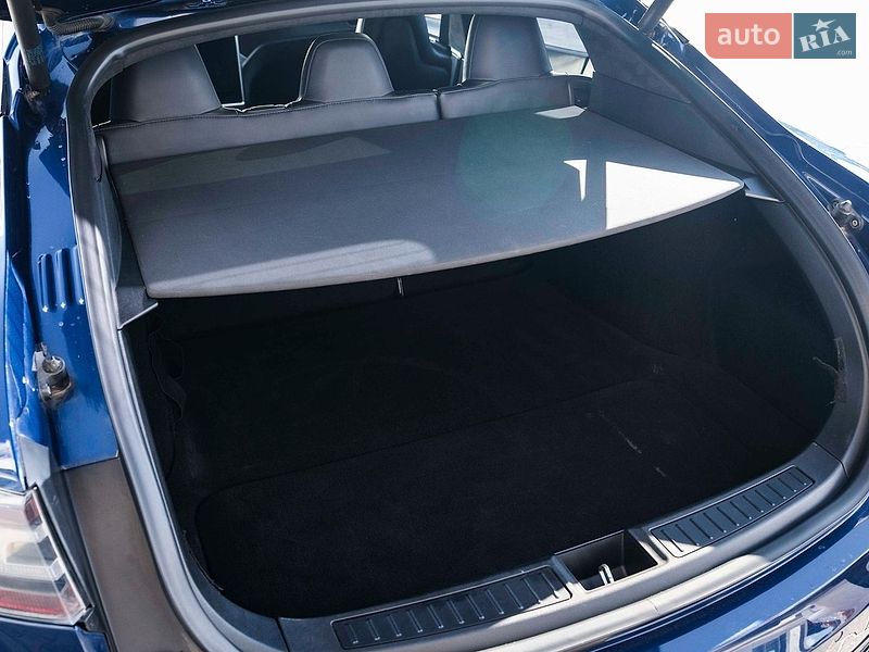 Ліфтбек Tesla Model S 2015 в Києві