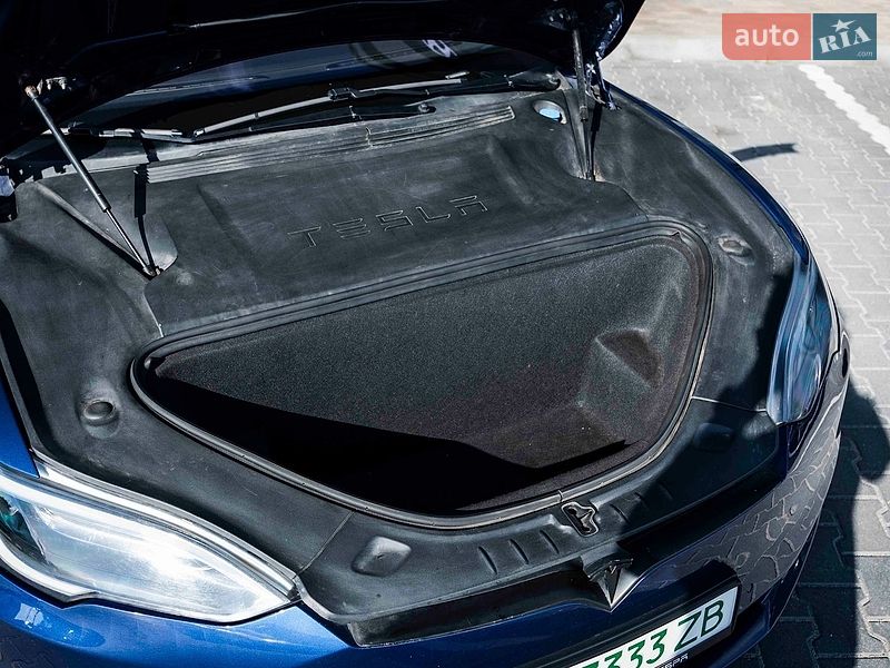 Ліфтбек Tesla Model S 2015 в Києві