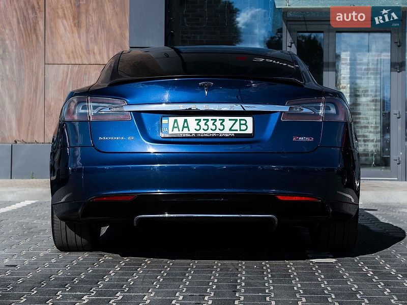 Ліфтбек Tesla Model S 2015 в Києві