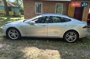 Ліфтбек Tesla Model S 2014 в Ніжині