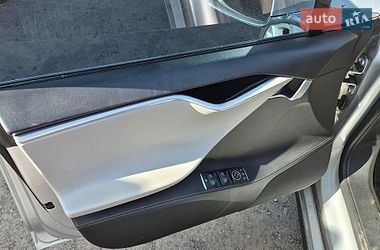 Ліфтбек Tesla Model S 2014 в Ніжині