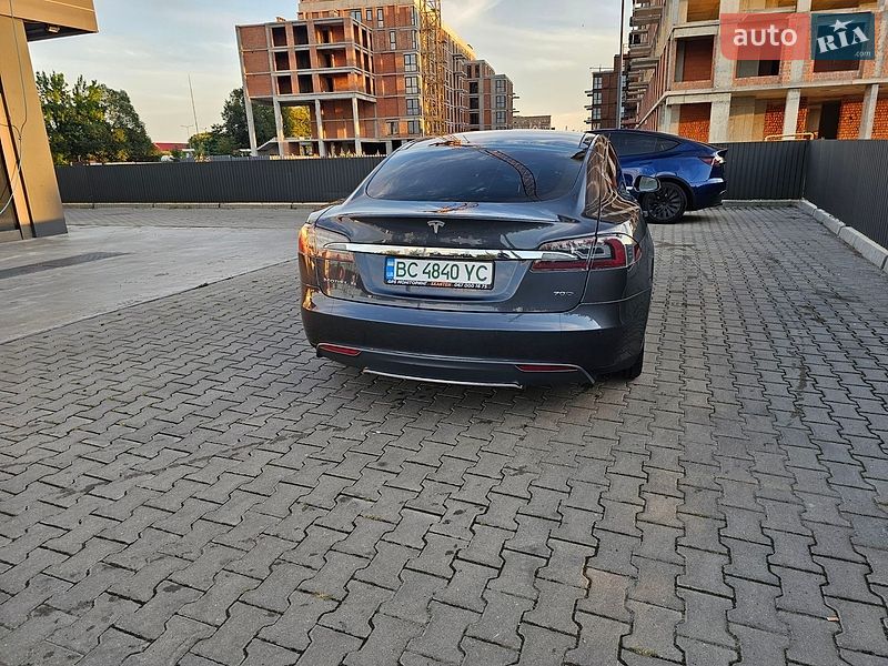 Ліфтбек Tesla Model S 2015 в Львові