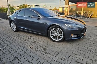 Ліфтбек Tesla Model S 2015 в Львові