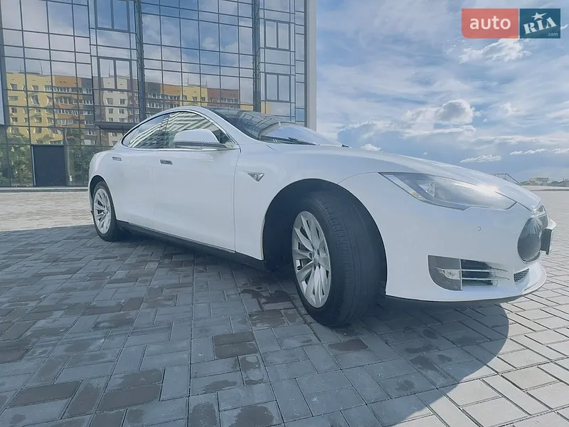 Tesla Model S 2013