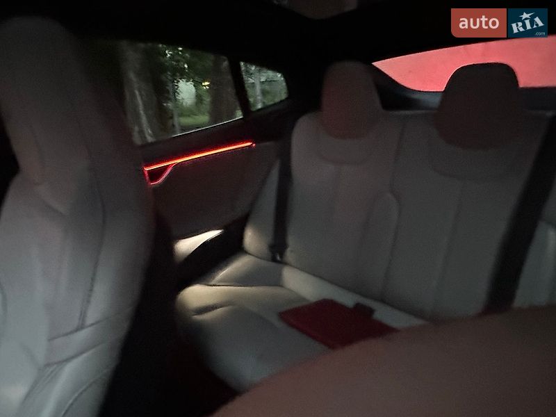 Ліфтбек Tesla Model S 2016 в Коломиї