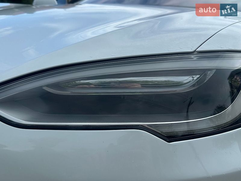 Ліфтбек Tesla Model S 2016 в Коломиї