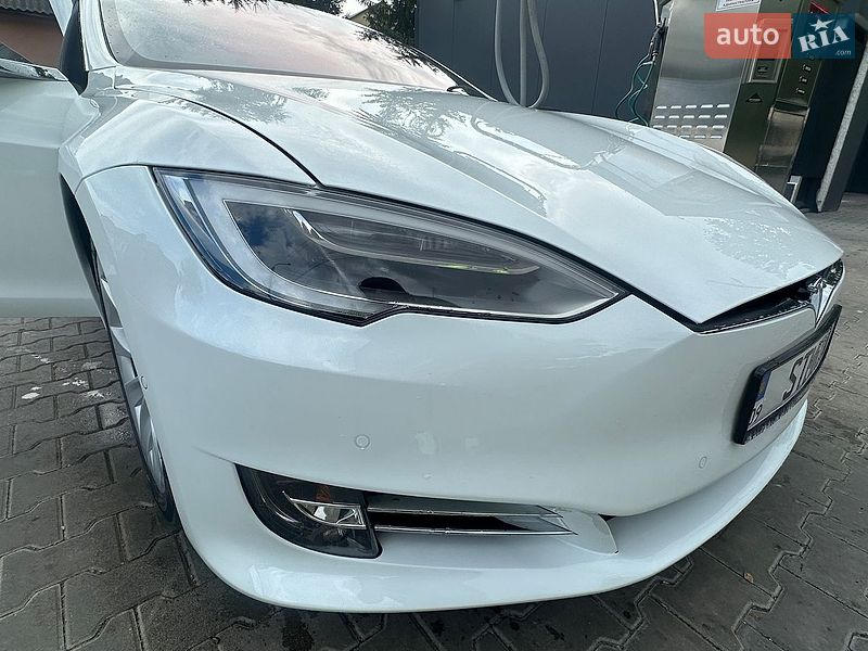 Ліфтбек Tesla Model S 2016 в Коломиї