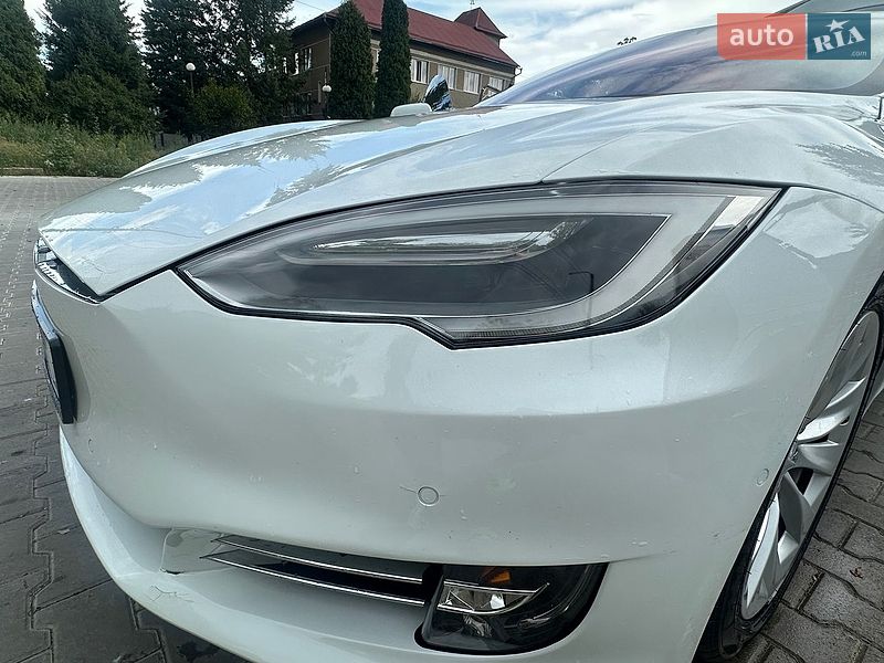 Ліфтбек Tesla Model S 2016 в Коломиї
