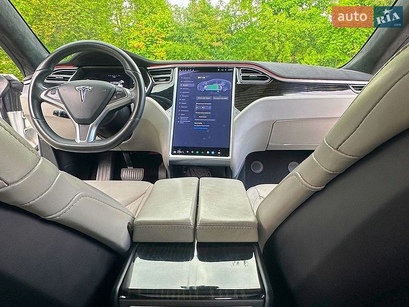 Ліфтбек Tesla Model S 2016 в Коломиї