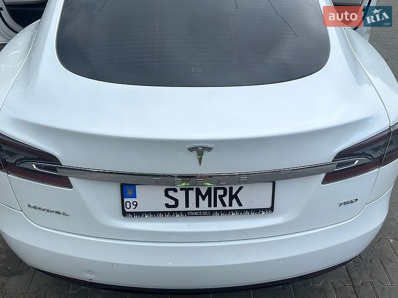 Ліфтбек Tesla Model S 2016 в Коломиї