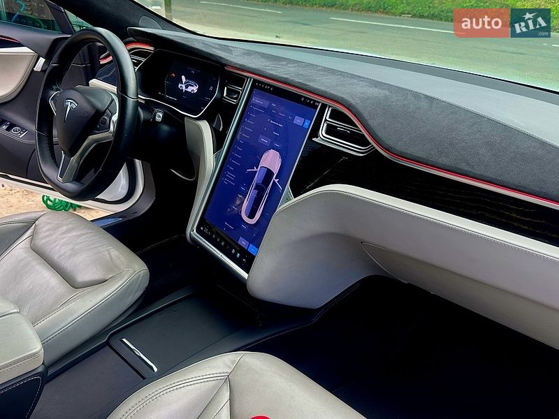 Ліфтбек Tesla Model S 2016 в Коломиї